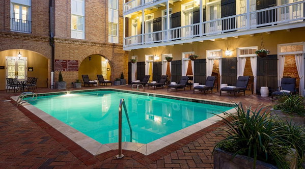 Holiday Inn Chateau LeMoyne