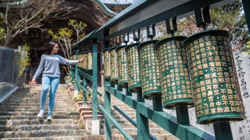Japan: Castles & Cuisine