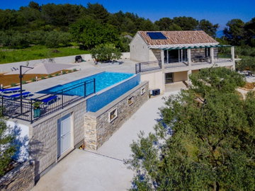 Villa Crystal