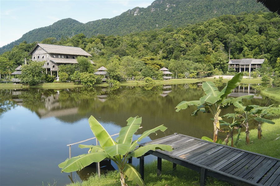 A typical lakeside village in Borneo