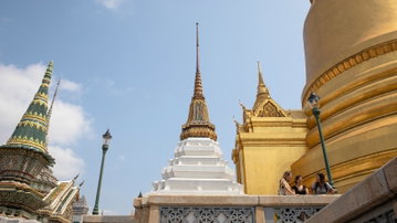 Bangkok to Kuta: Summits & Sunsets