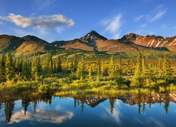 Pristine lake with reflection of the mountains in Denali National Park’s tundra, Alaska, USA.