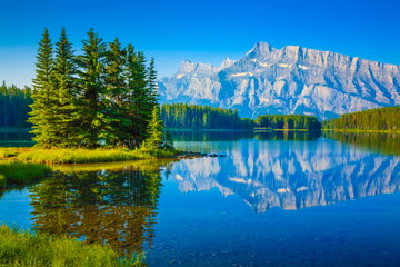 Rocky Mountaineer Passage to the Peaks (Banff or Lake Louise to Jasper)
