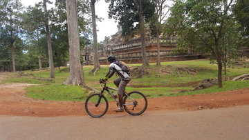 Hidden Angkor by Bike Half Day Tour