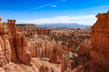 The hoodoos rock formations at Bryce Canyon national park rise up from the canyon floor and stretch into the distance on a clear day, Utah, USA