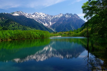 Hotaka Mountains and Tashiro-ike Pond, Japan