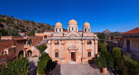 Chania's Golden Sands and Alluring History