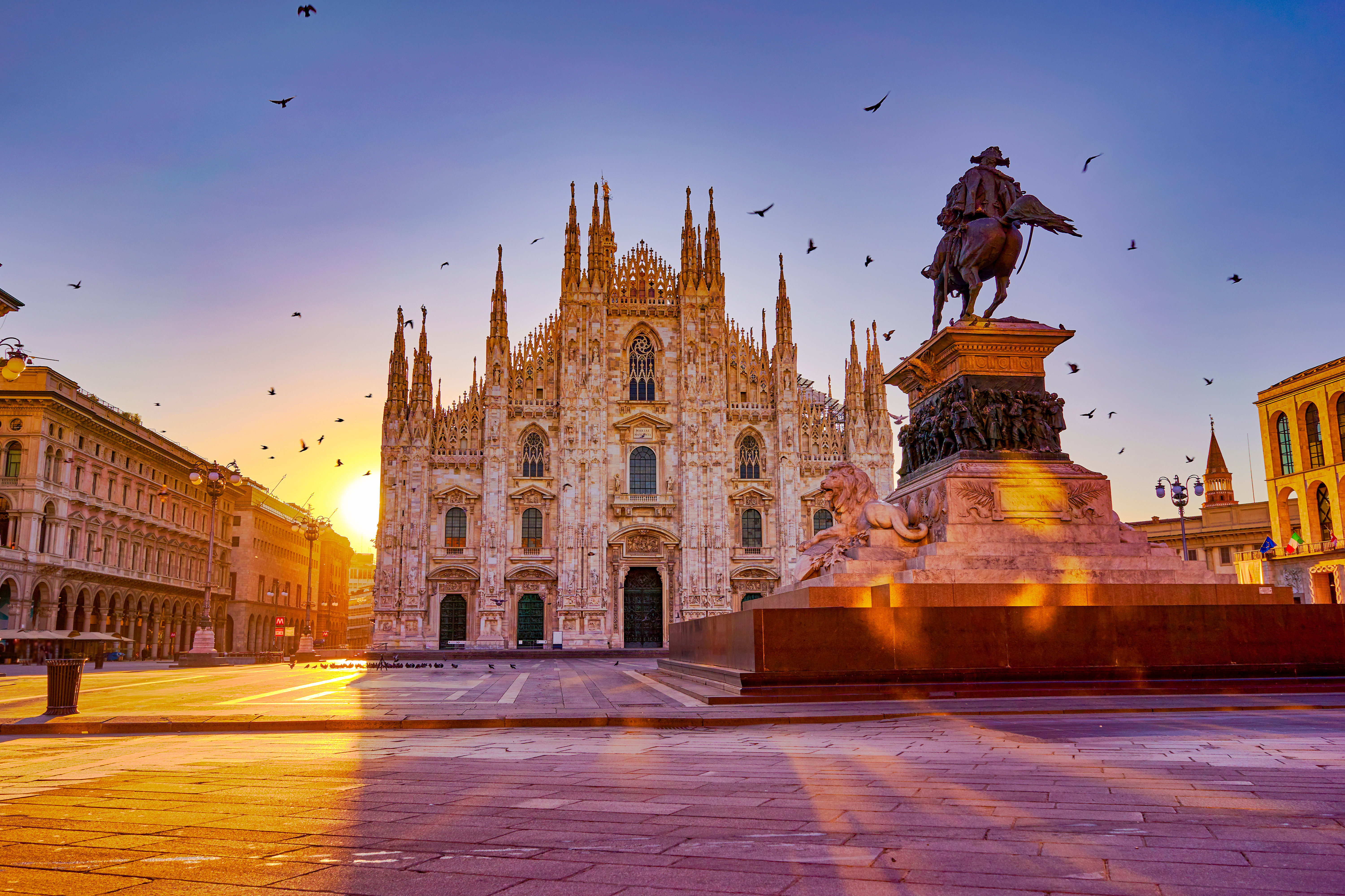 Piazza del Duomo an Cathedral, Milan at sunrise