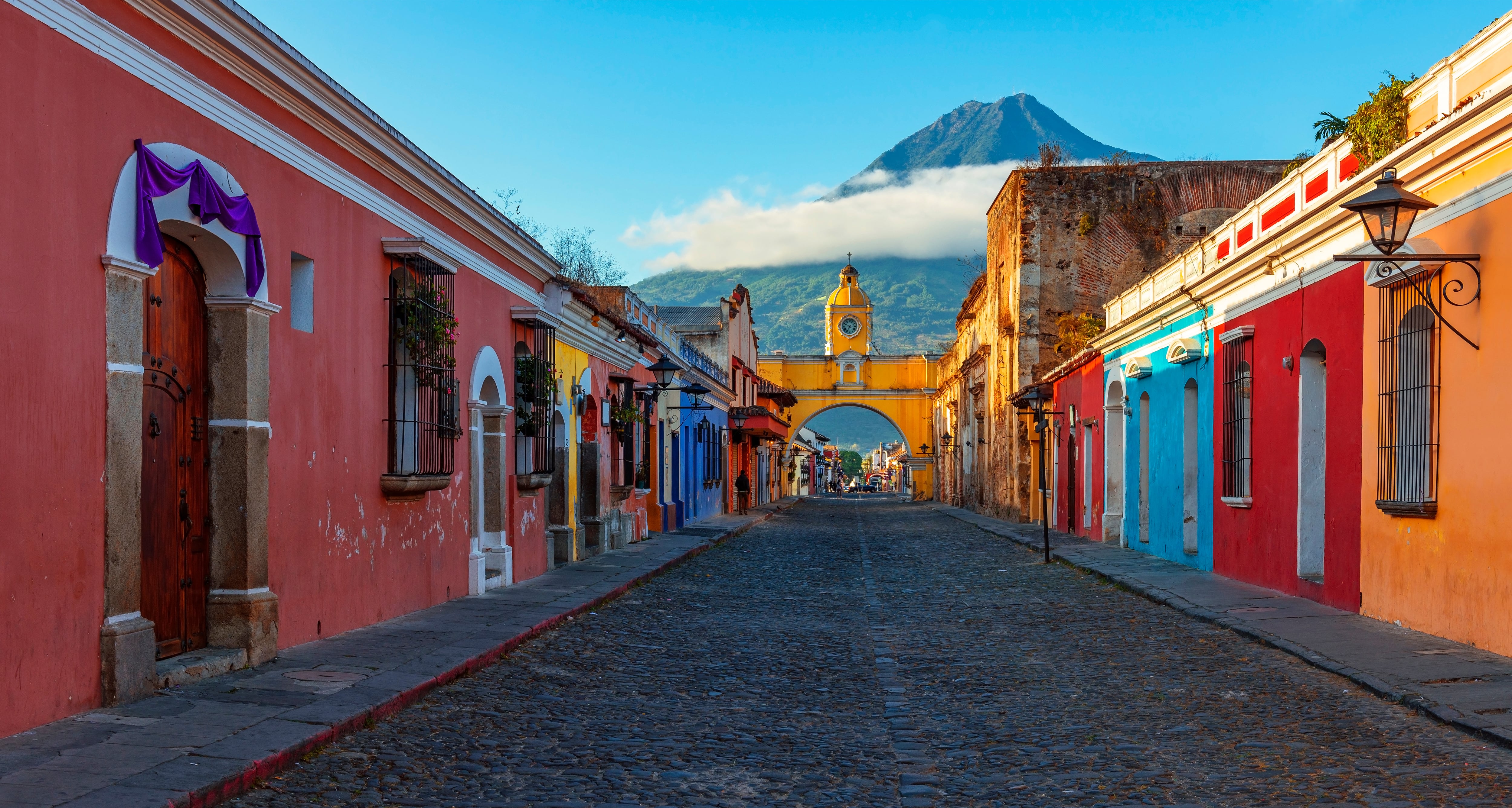 Sunrise in the Main Street with the Santa Catalina Arch and Agua Volcano, Antigua, Guatemala