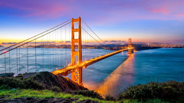 San Francisco’s Golden Gate Bridge at sunset, USA
