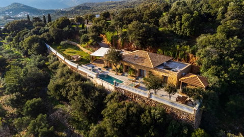 Villa Demeter, CV Villas