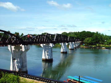 Private Bangkok to Kanchanaburi Transfer via Historic and Cultural Sightseeing Highlights