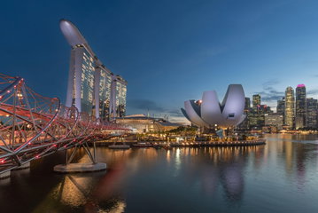 A stunning view of Marina Bay at dusk, Singapore