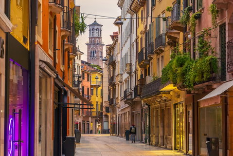 Verona Small Group Walking Tour with Cable Car and Arena Tickets