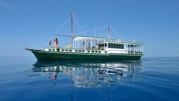 Maldives Cruise: Indian Ocean Dhoni Life