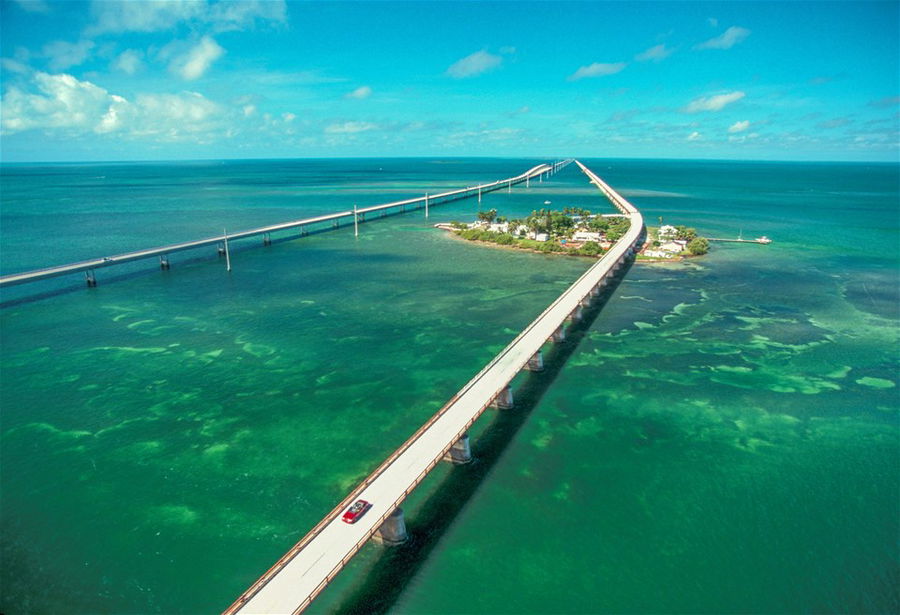 Seven Mile Bridge and Pigeon Key island in the Florida Keys, Florida, USA