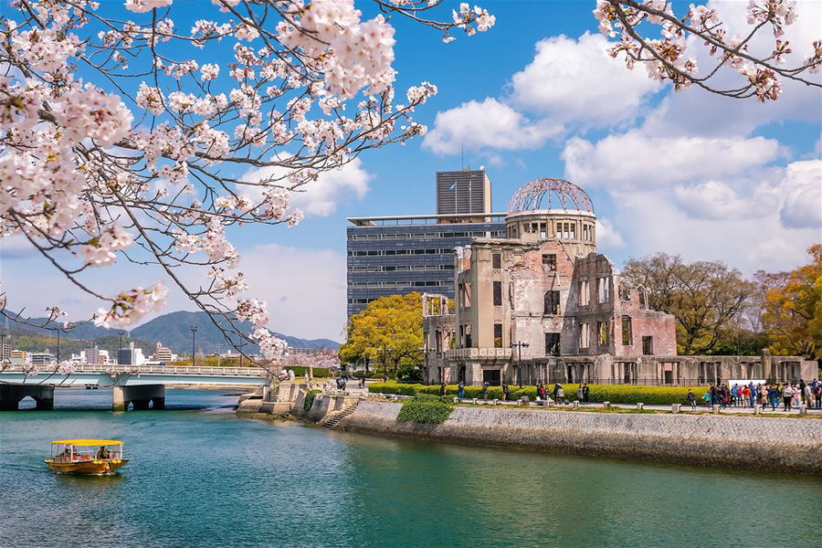 Hiroshima Atomic Bomb Dome and the cherry blossom in Kobe, Japan