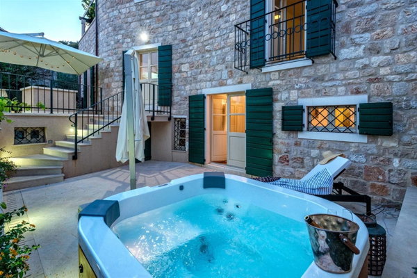 Hvar House, CV Villas
