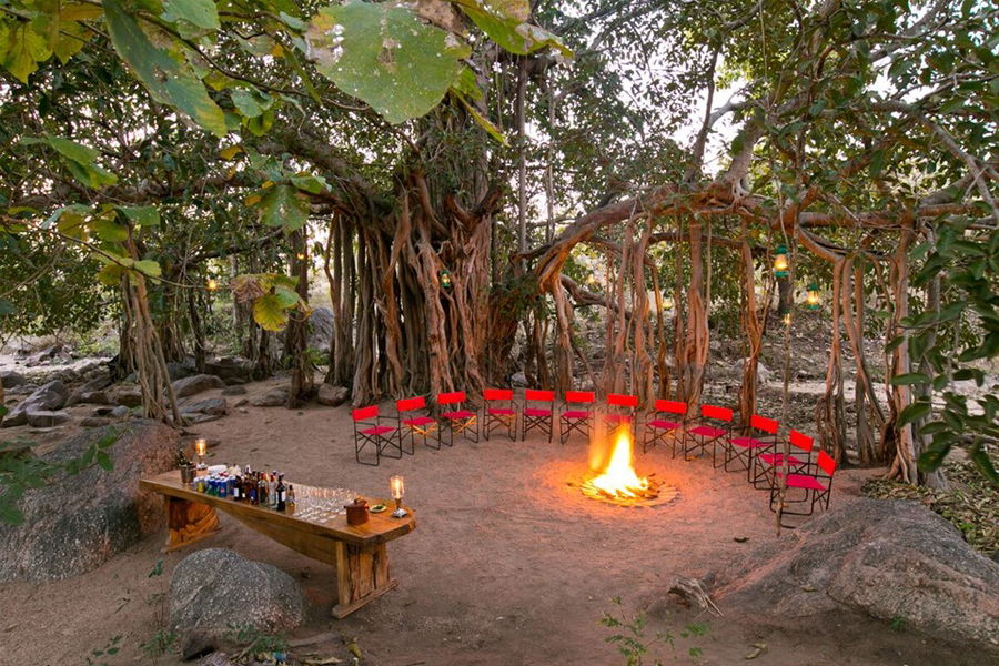 outdoor bush dining at an India tiger lodge