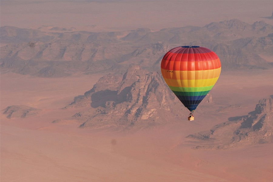 Wadi rum hot air balloon landscape