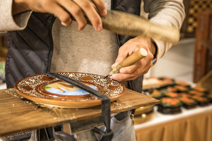 Plate carving in Uzbekistan