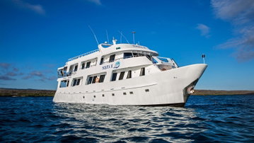 Galapagos - Central, South & East Islands aboard the Yolita