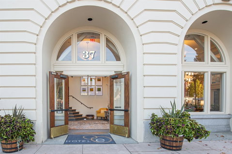 Hotel E