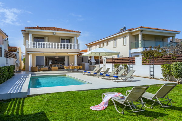 Villa Pietra, Solmar Villas