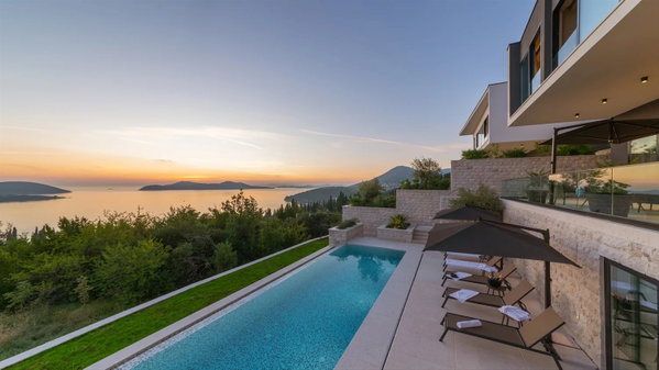 Villa Lily, CV Villas
