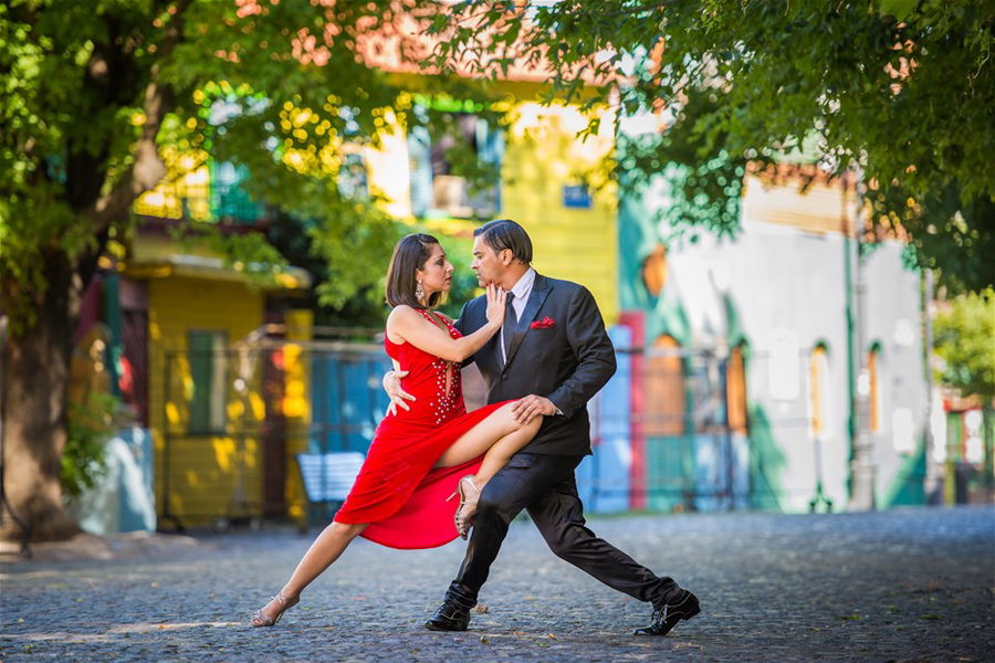 A couple performing the tango in Argentina