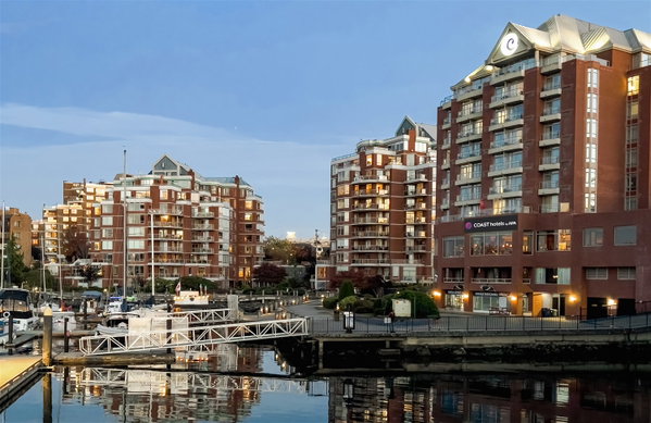 Coast Victoria Hotel & Marina by APA