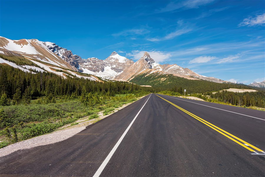 Scenic view of the Icefields Parkway in summer, Banff National Park, Alberta, Canada