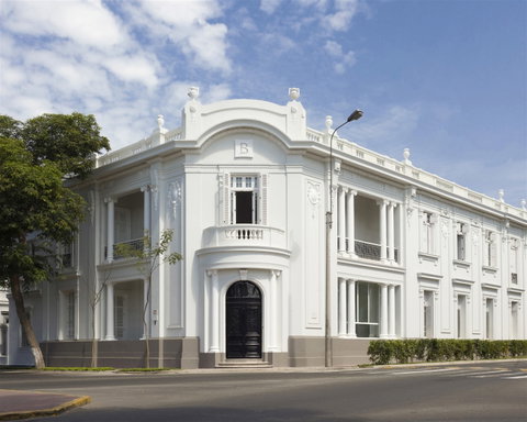 Hotel B, Lima