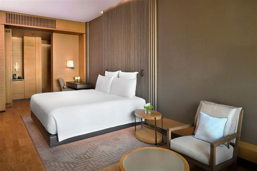 The contemporary guestroom at the Banyan Tree hotel in Dubai