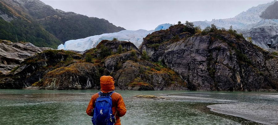 A person standing in front of a landscape in Pataogonia