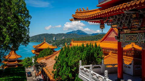 Taiwan Explorer: Lanterns, Lakes & Skyline Views